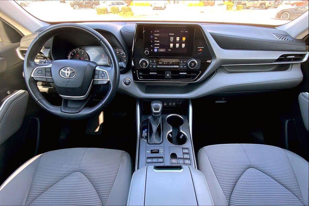 used 2023 Toyota Highlander car, priced at $31,459
