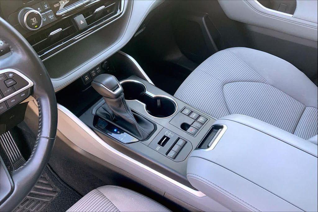used 2023 Toyota Highlander car, priced at $31,459