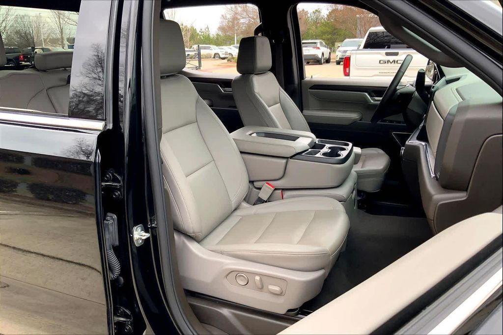 used 2025 GMC Sierra 1500 car, priced at $44,116