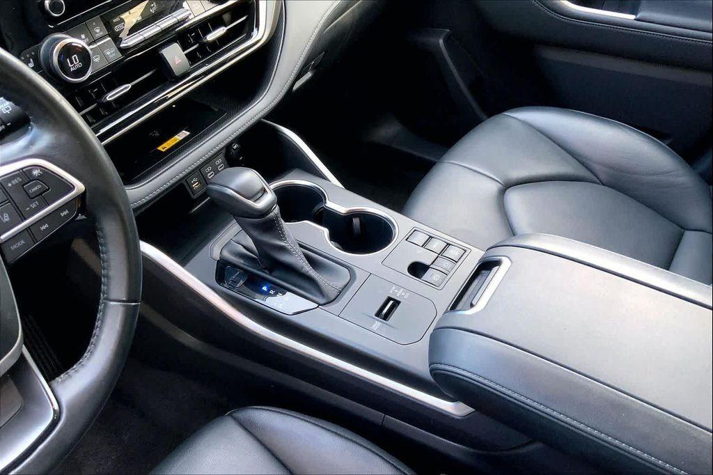 used 2023 Toyota Highlander car, priced at $32,758