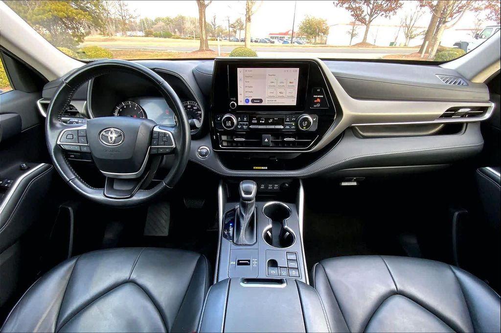 used 2023 Toyota Highlander car, priced at $32,758