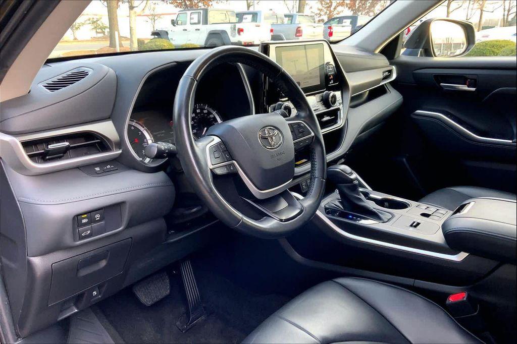 used 2023 Toyota Highlander car, priced at $32,758
