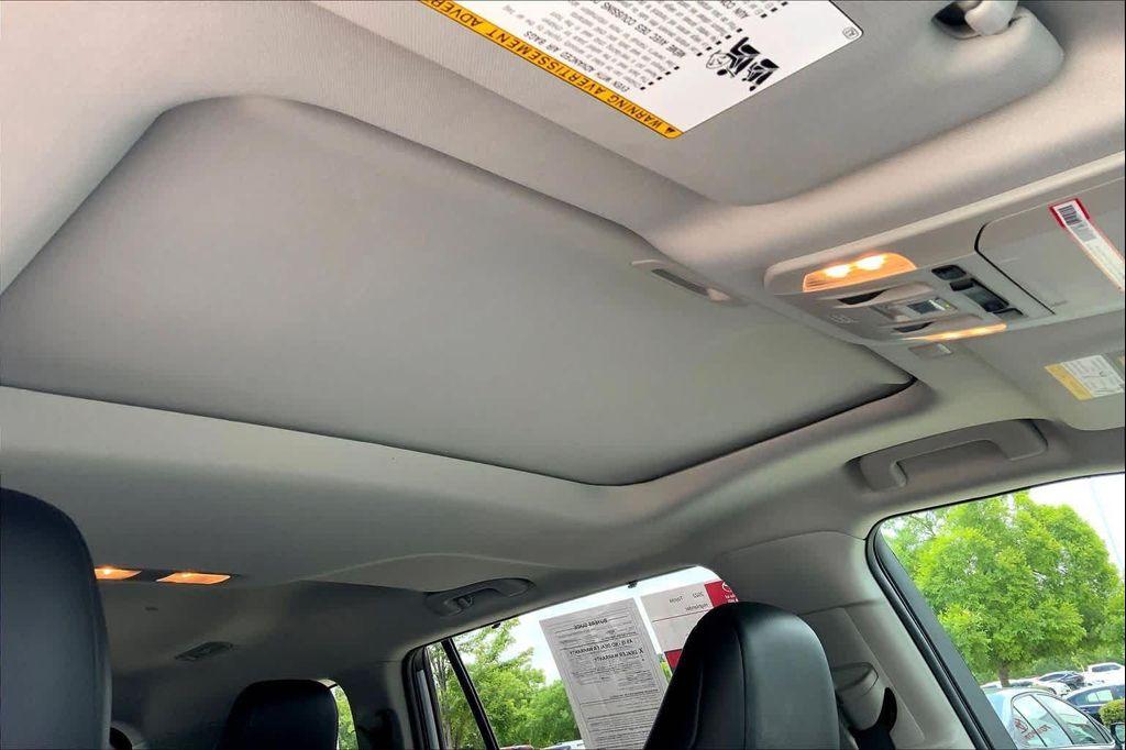 used 2022 Toyota Highlander car, priced at $35,125
