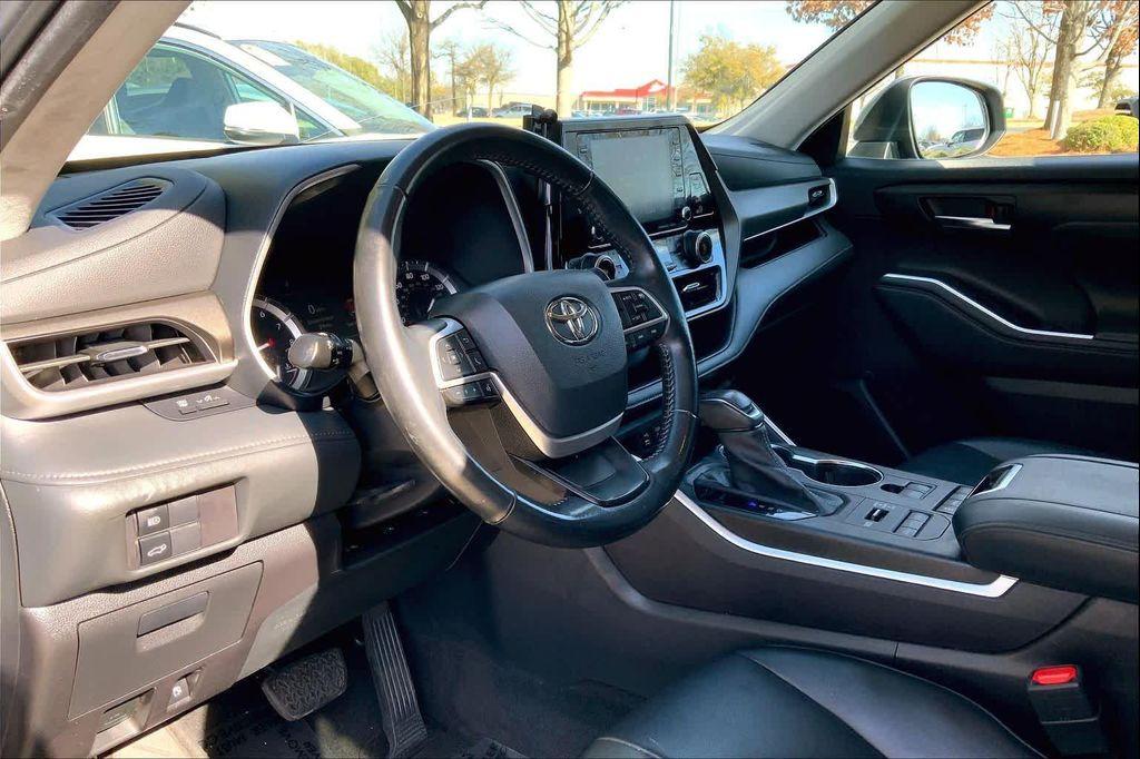 used 2022 Toyota Highlander car, priced at $32,982
