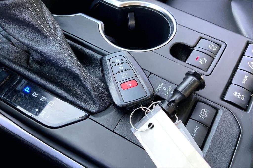 used 2022 Toyota Highlander car, priced at $32,982