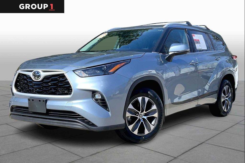 used 2022 Toyota Highlander car, priced at $32,982