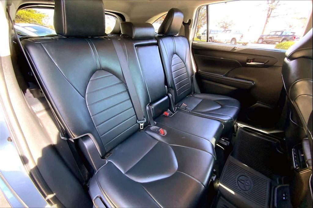 used 2022 Toyota Highlander car, priced at $32,982