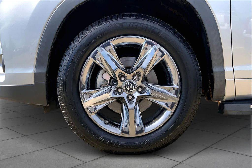 used 2019 Toyota Highlander car, priced at $29,218