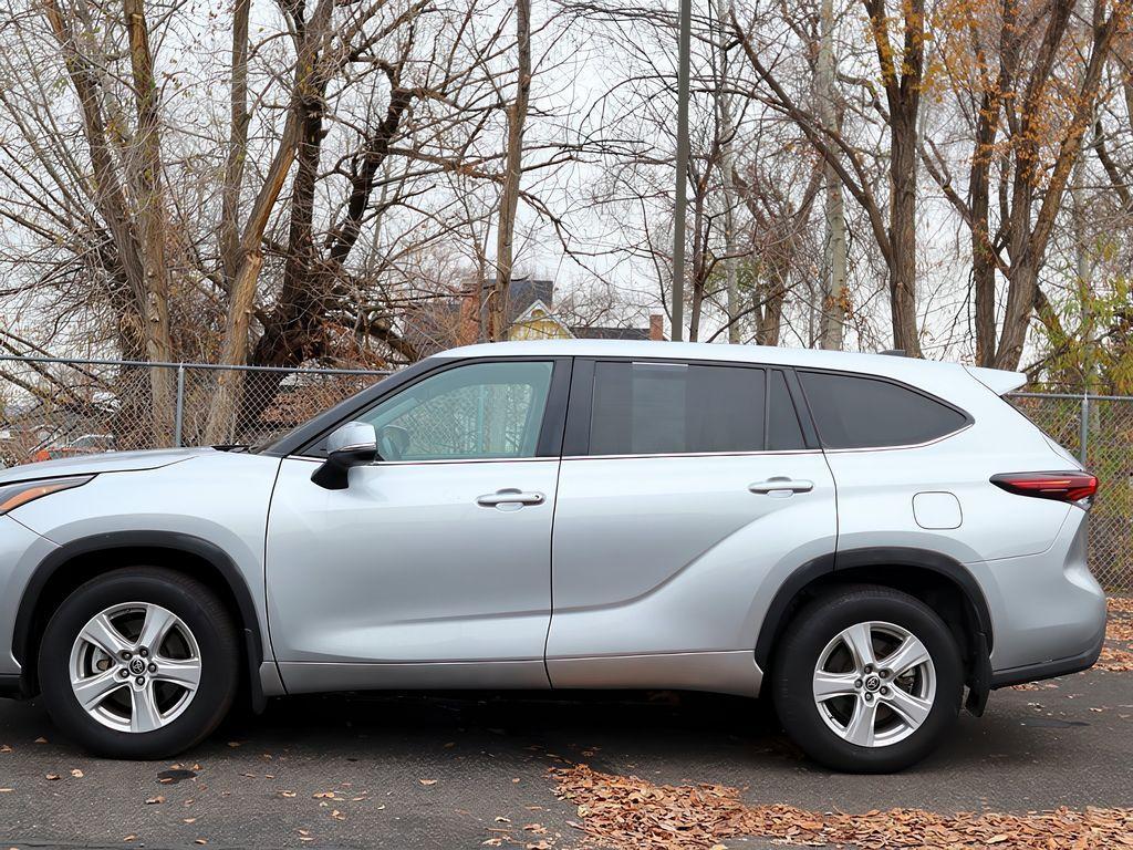 used 2024 Toyota Highlander car, priced at $31,999