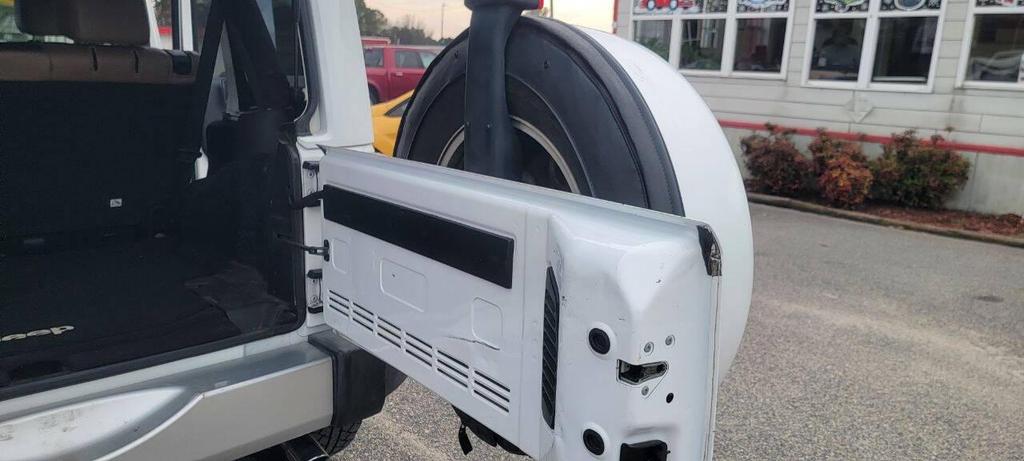 used 2015 Jeep Wrangler Unlimited car, priced at $18,550