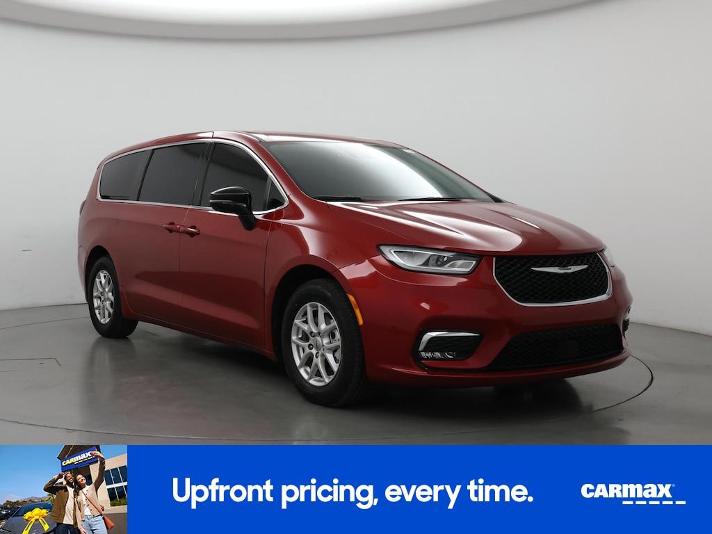 used 2024 Chrysler Pacifica car, priced at $32,998