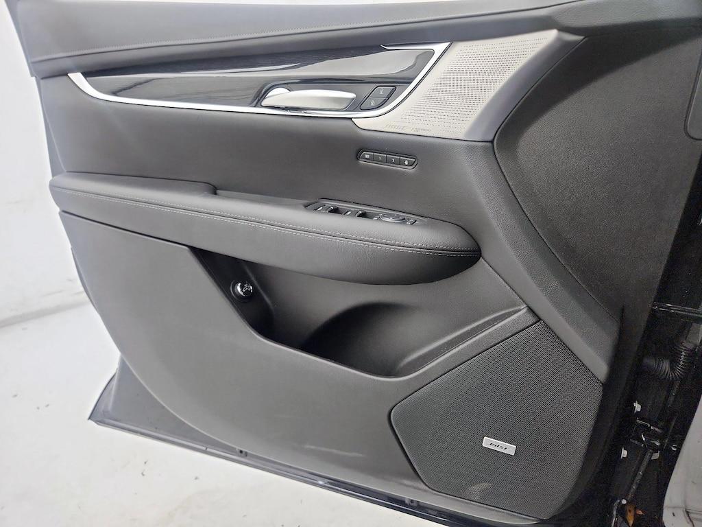 used 2025 Cadillac XT5 car, priced at $35,998