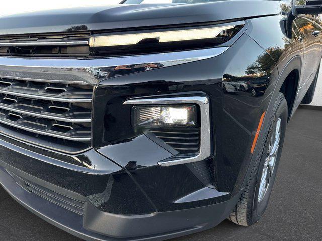 used 2025 Chevrolet Traverse car, priced at $32,995