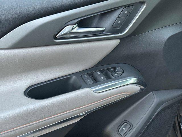 used 2025 Chevrolet Traverse car, priced at $32,995