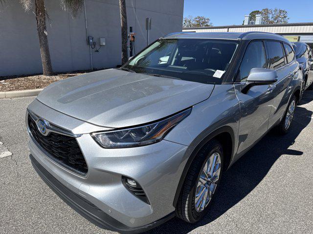 used 2022 Toyota Highlander Hybrid car, priced at $34,991