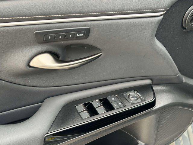 used 2023 Lexus ES 300h car, priced at $38,997