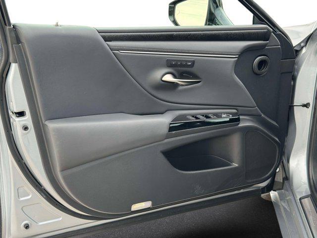 used 2023 Lexus ES 300h car, priced at $38,997