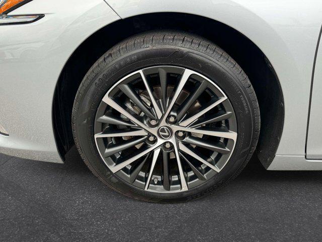 used 2023 Lexus ES 300h car, priced at $38,997
