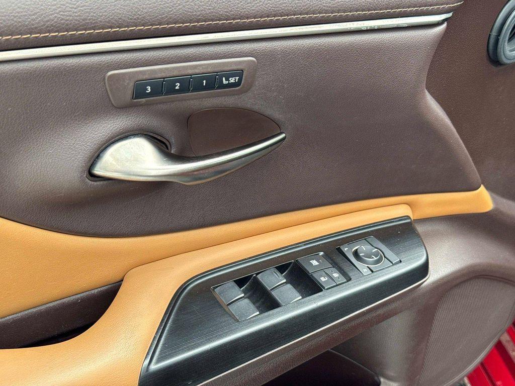 used 2019 Lexus ES 350 car, priced at $25,086