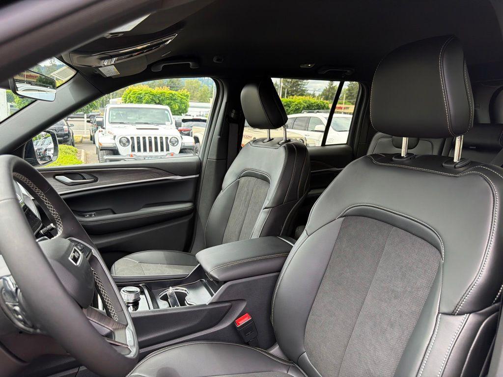 new 2026 Jeep Grand Cherokee car, priced at $44,675