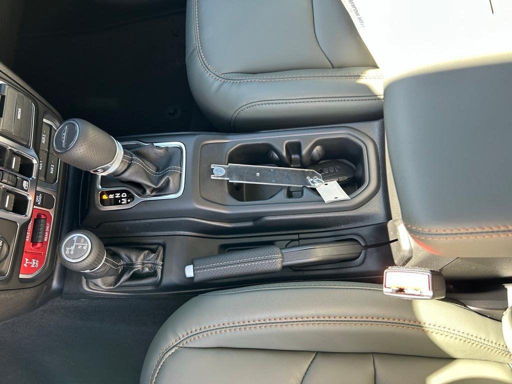 new 2025 Jeep Gladiator car, priced at $44,992