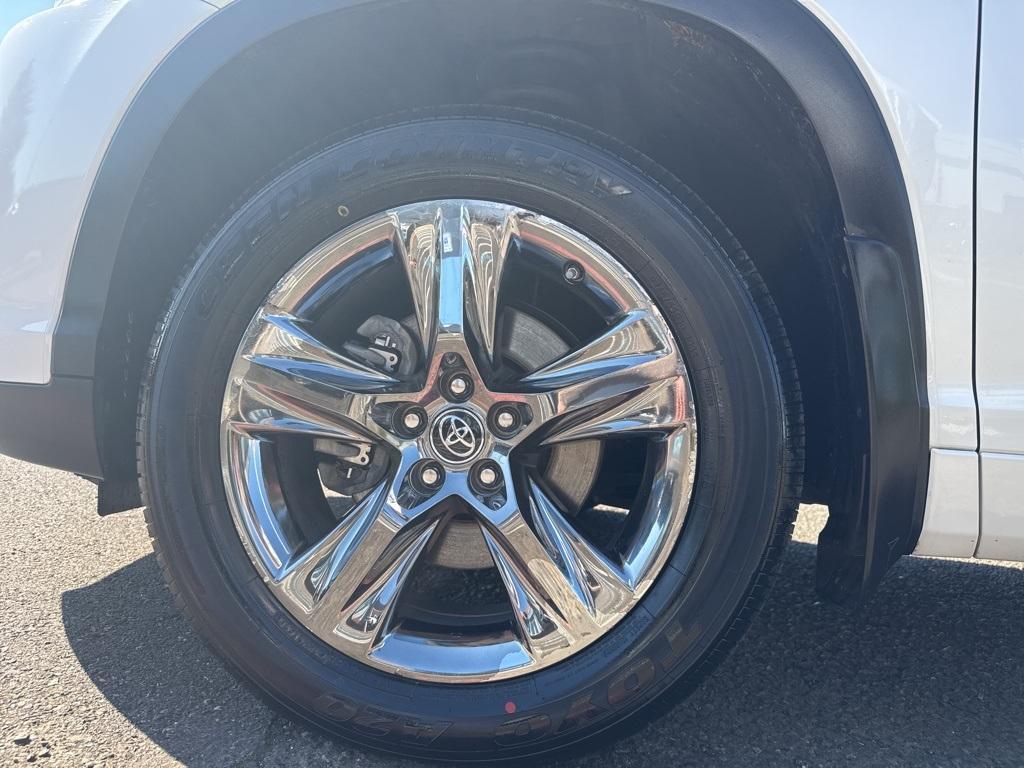 used 2019 Toyota Highlander Hybrid car, priced at $34,480