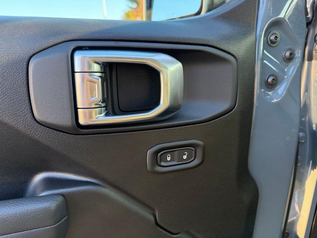 new 2026 Jeep Wrangler car, priced at $45,075