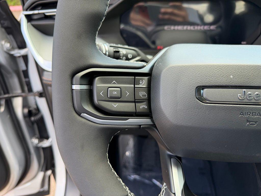 new 2026 Jeep Cherokee car, priced at $40,992