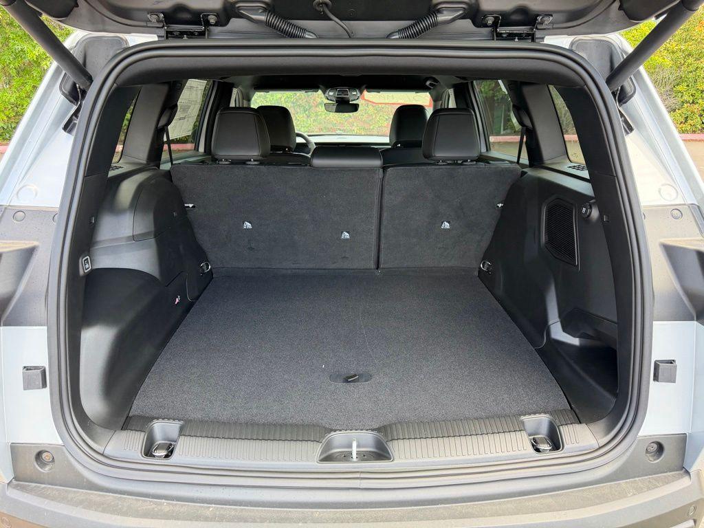 new 2026 Jeep Cherokee car, priced at $40,992