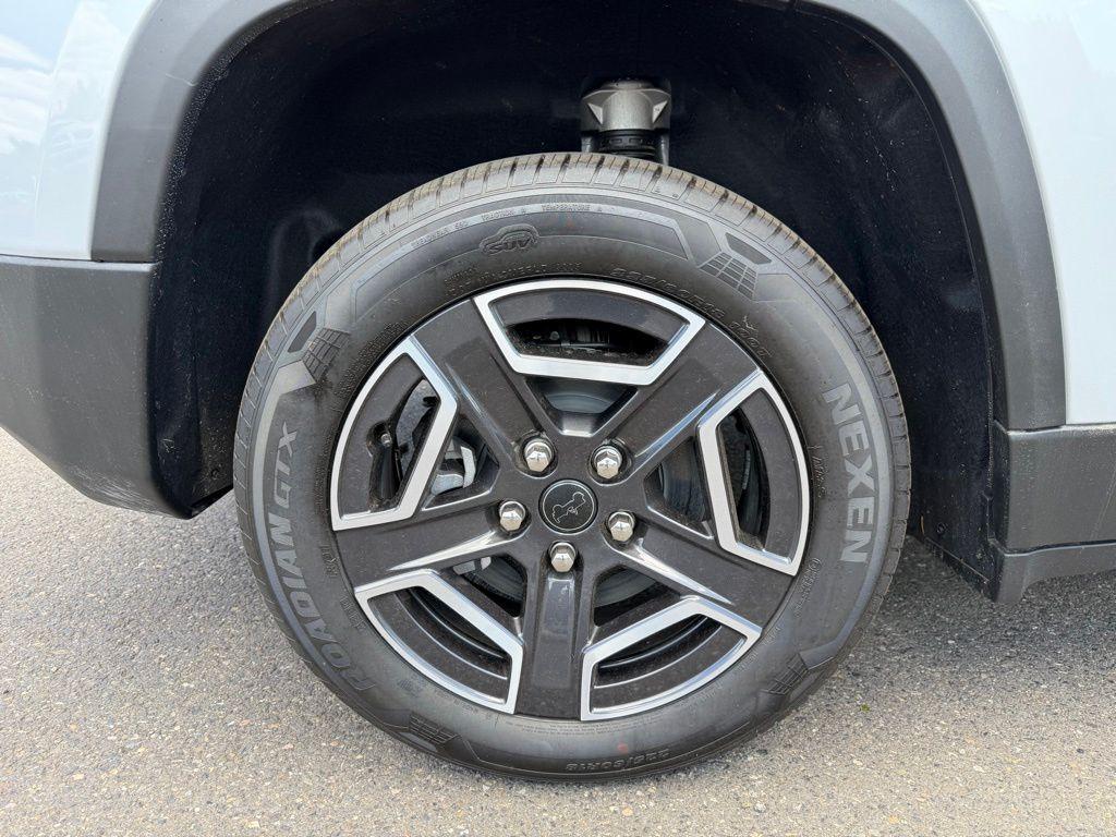 new 2026 Jeep Cherokee car, priced at $40,992