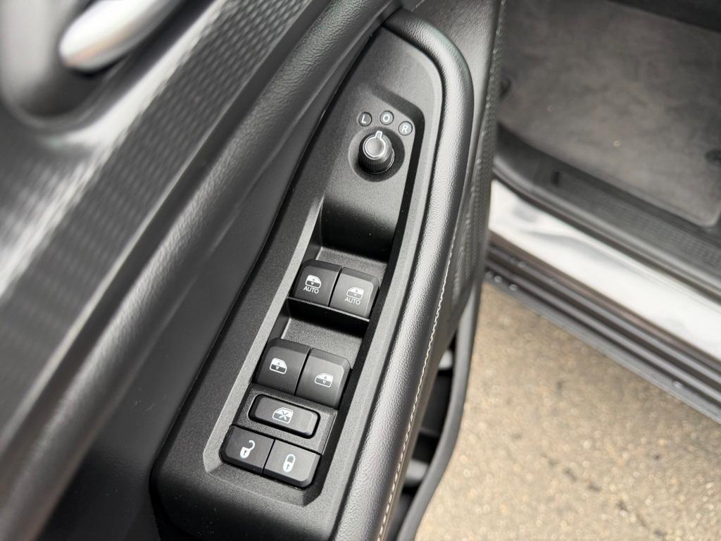 used 2024 Jeep Grand Cherokee car, priced at $24,990