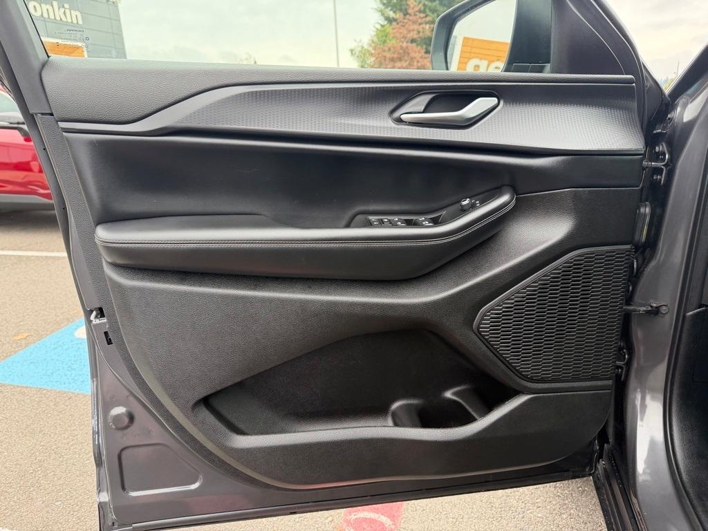 used 2024 Jeep Grand Cherokee car, priced at $24,990