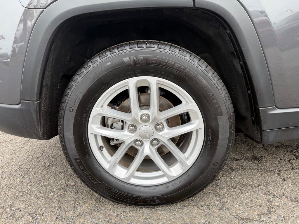 used 2024 Jeep Grand Cherokee car, priced at $24,990