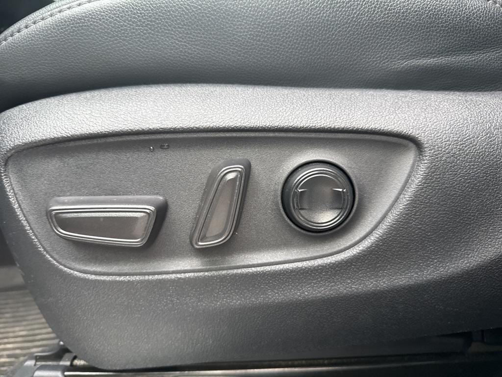 used 2022 Toyota Highlander car, priced at $38,900