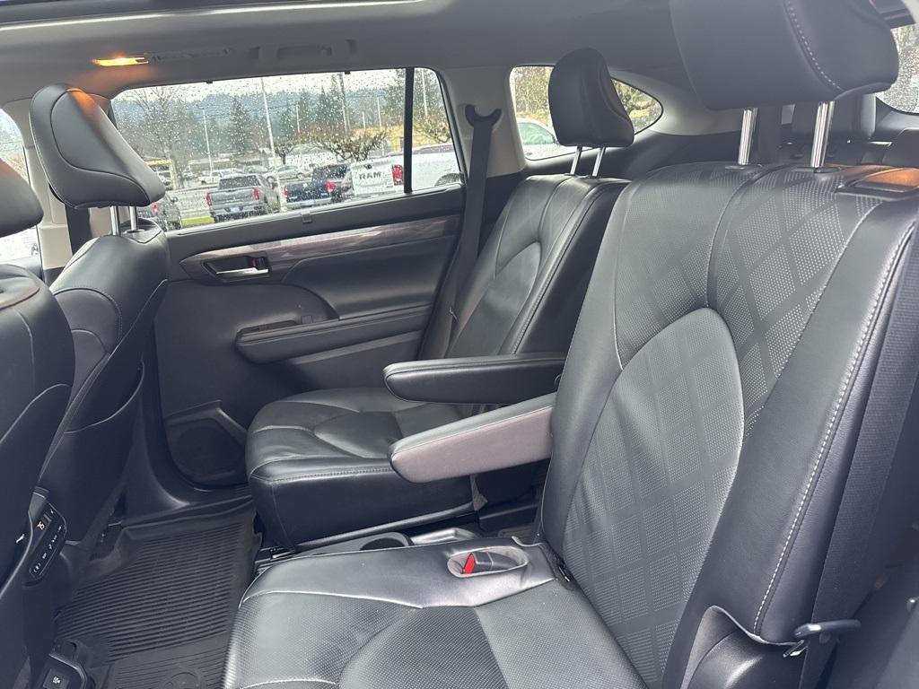 used 2022 Toyota Highlander car, priced at $38,900
