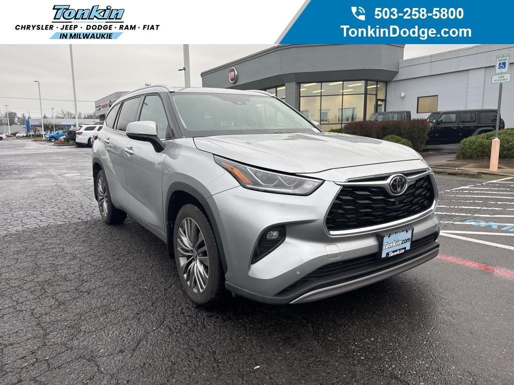 used 2022 Toyota Highlander car, priced at $38,900