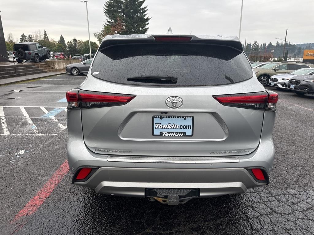 used 2022 Toyota Highlander car, priced at $38,900