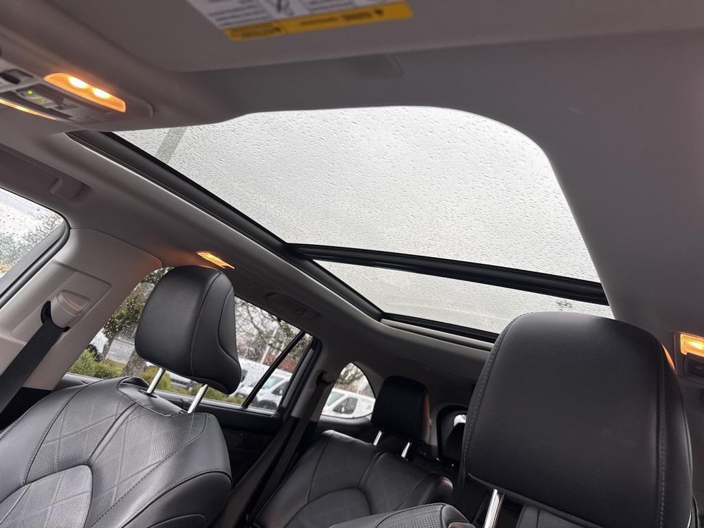 used 2022 Toyota Highlander car, priced at $38,900
