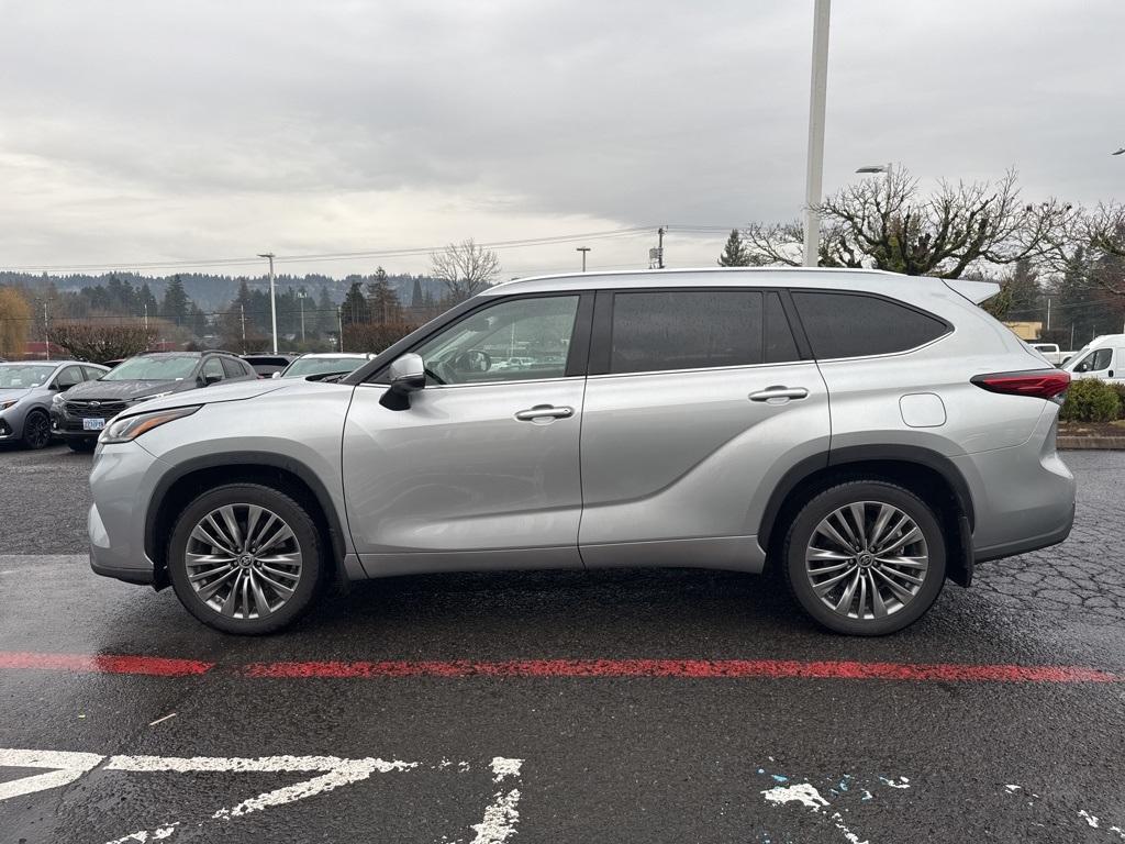 used 2022 Toyota Highlander car, priced at $38,900