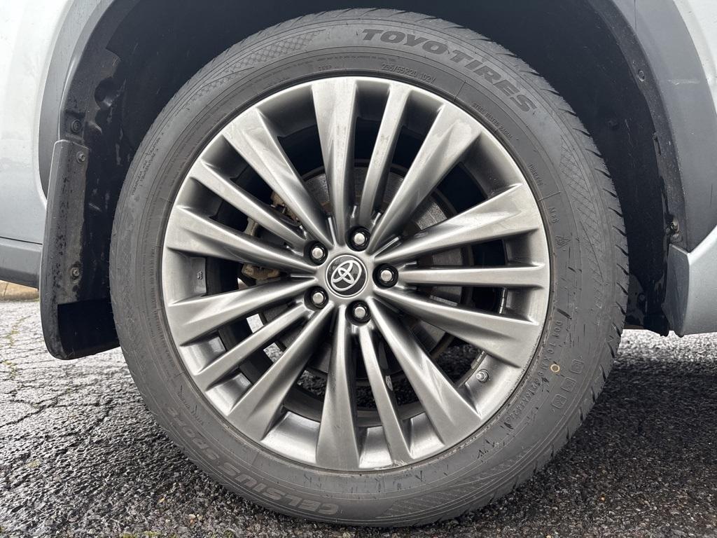 used 2022 Toyota Highlander car, priced at $38,900