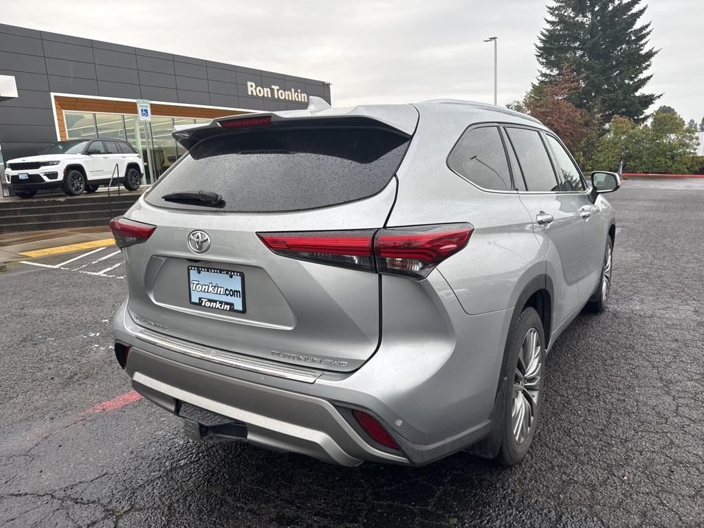 used 2022 Toyota Highlander car, priced at $38,900
