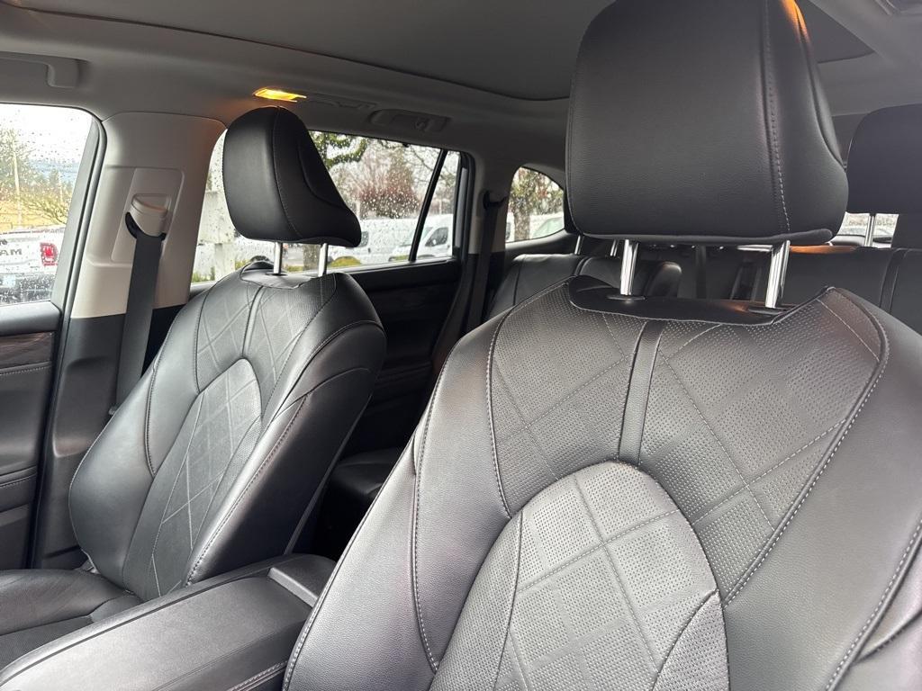 used 2022 Toyota Highlander car, priced at $38,900