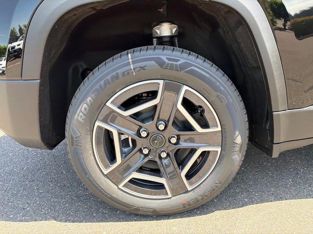new 2026 Jeep Cherokee car, priced at $41,310