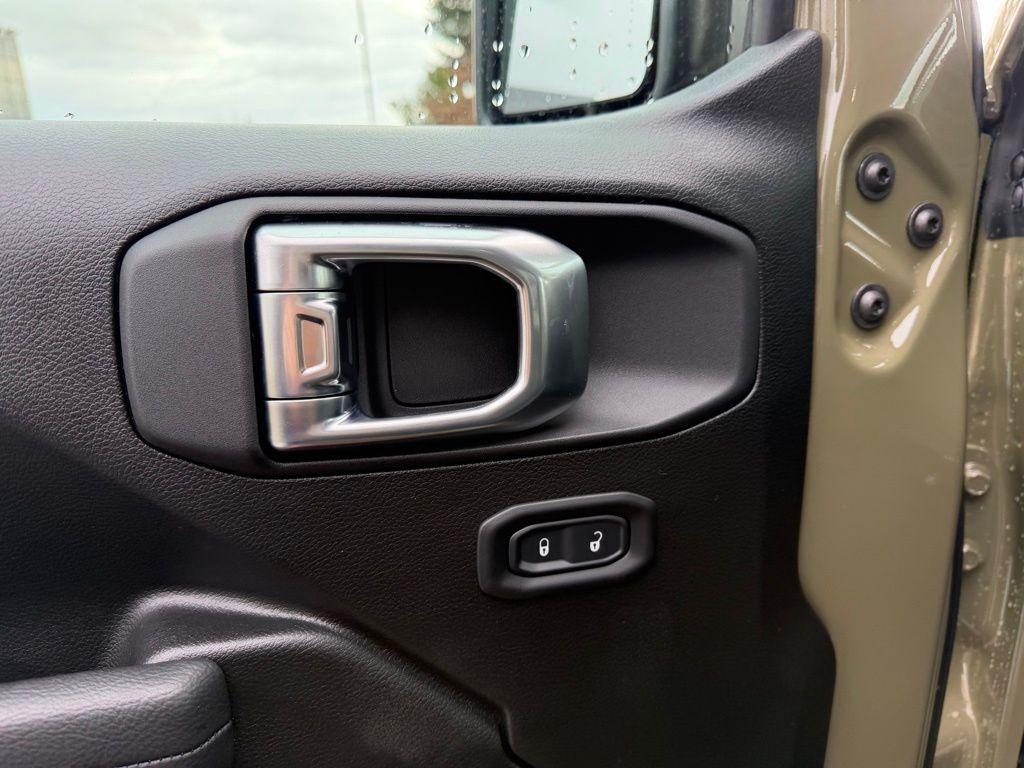 new 2026 Jeep Wrangler car, priced at $45,075