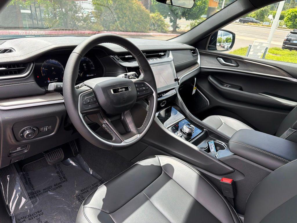 new 2026 Jeep Grand Cherokee car, priced at $47,630