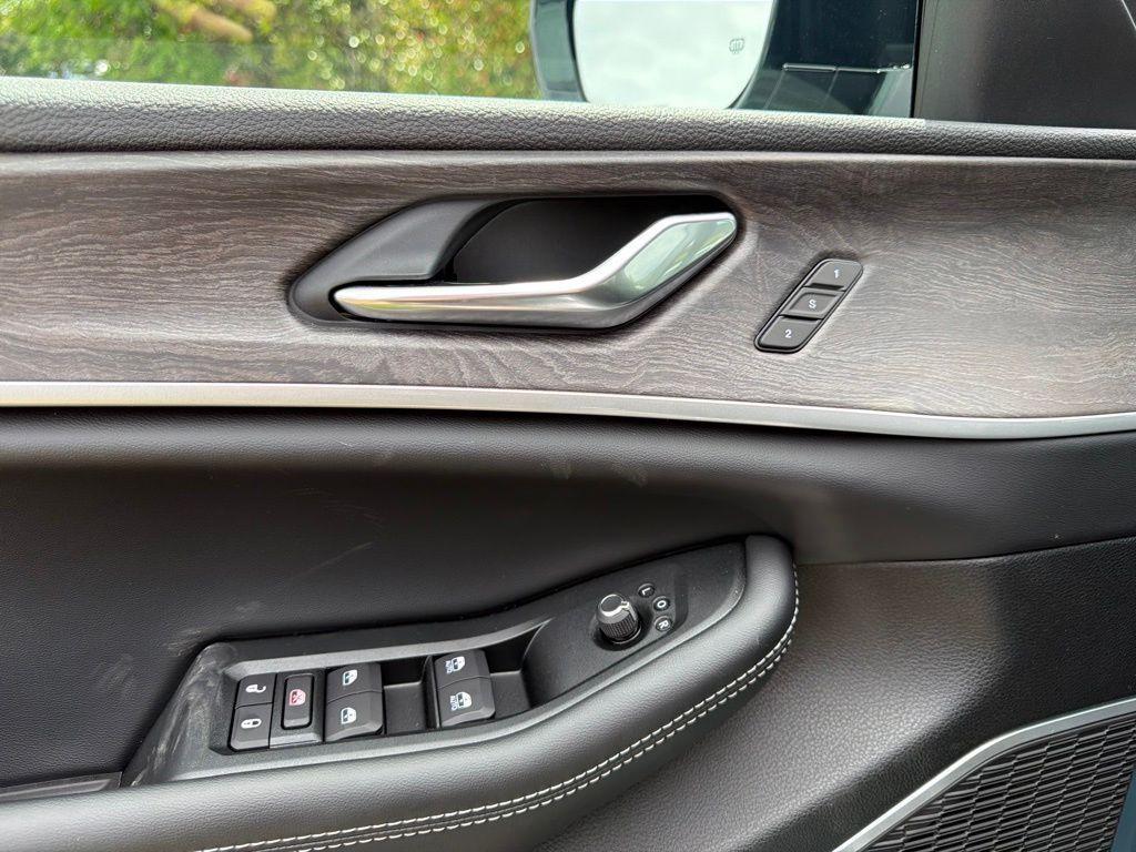 new 2026 Jeep Grand Cherokee car, priced at $47,630