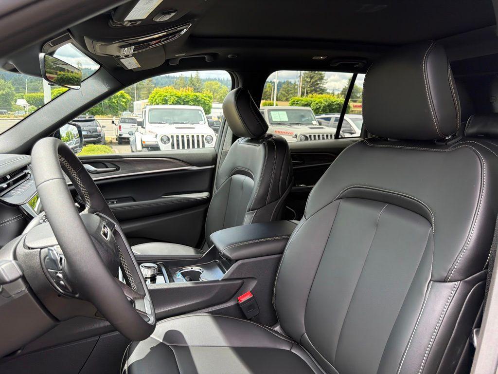 new 2026 Jeep Grand Cherokee car, priced at $47,630