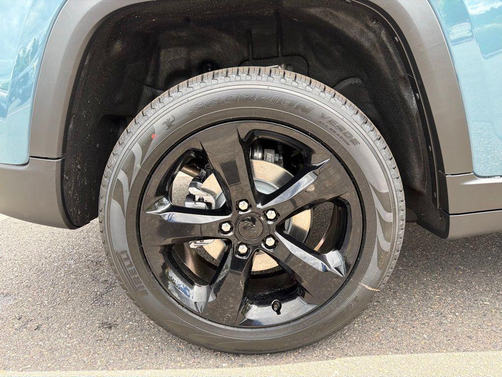 new 2026 Jeep Grand Cherokee car, priced at $47,630