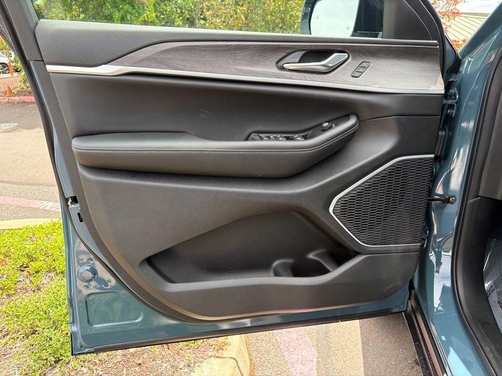 new 2026 Jeep Grand Cherokee car, priced at $47,630