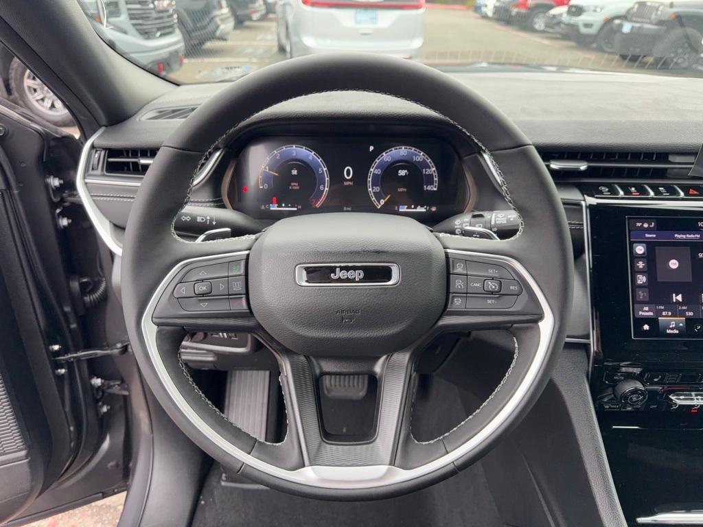 new 2025 Jeep Grand Cherokee car, priced at $41,992